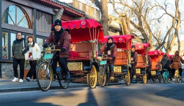 股票10倍配资 北京西城什刹海人力客运三轮车胡同游，又有新玩法